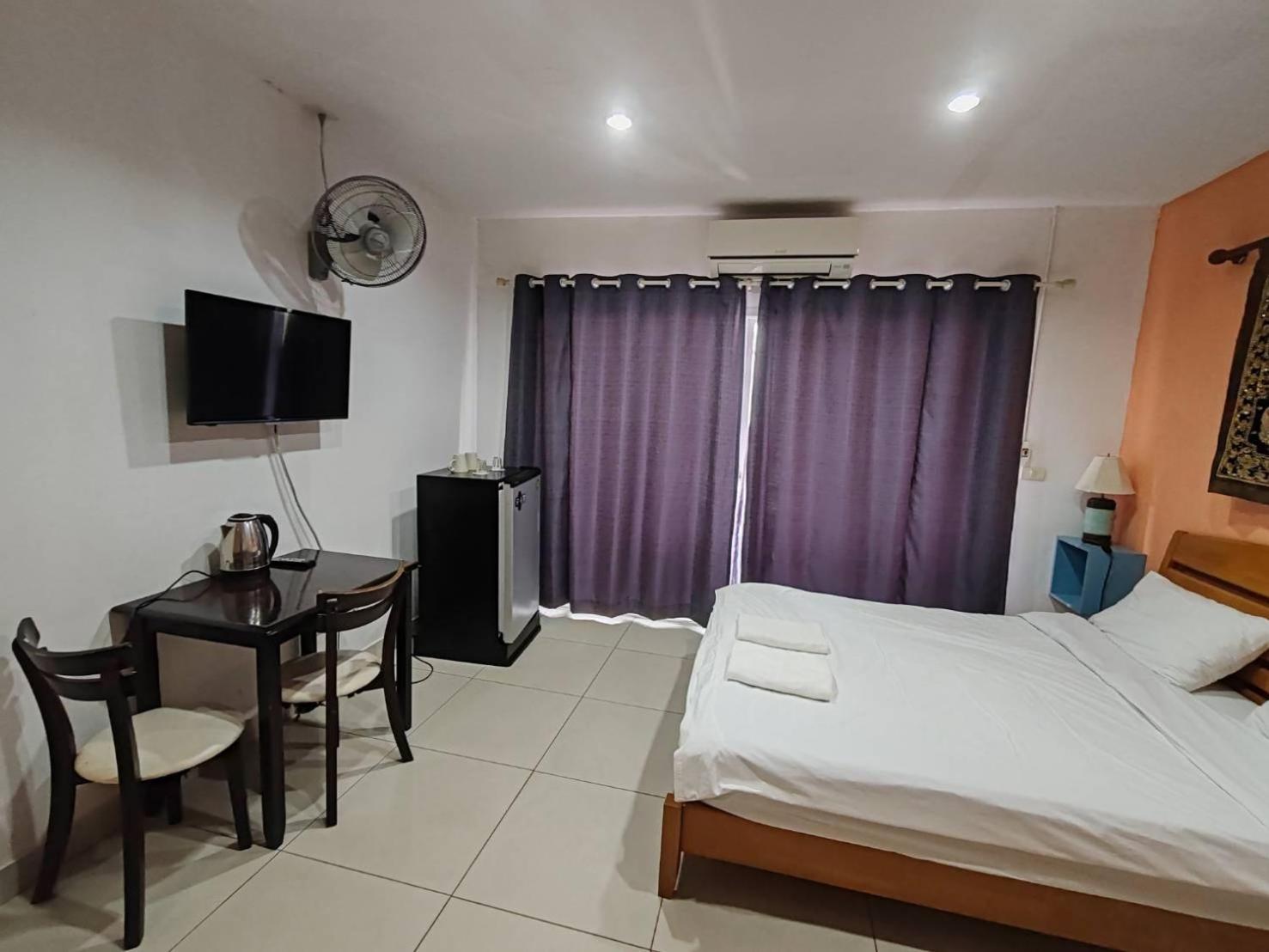 Jomtien Hostel Exterior foto